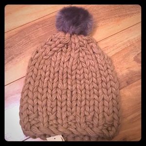 Knit hat with fur Pom